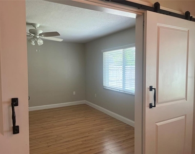 3101 Village Lane - Photo Thumbnail 13