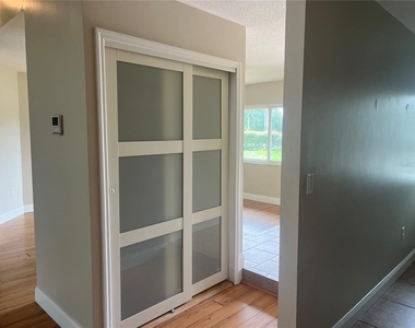 3101 Village Lane - Photo Thumbnail 7