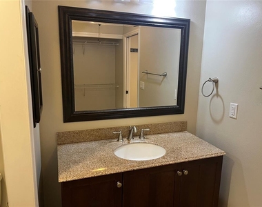 3101 Village Lane - Photo Thumbnail 16