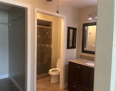 3101 Village Lane - Photo Thumbnail 15