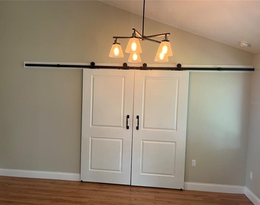 3101 Village Lane - Photo Thumbnail 12