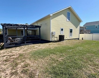 8 Moody Drive - Photo Thumbnail 23