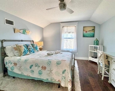 8 Moody Drive - Photo Thumbnail 14