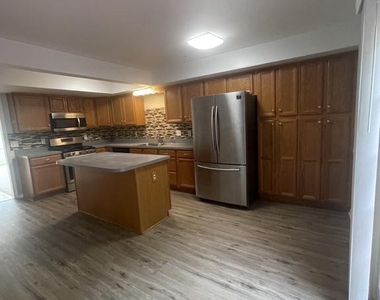 1323 Lindsay Lane - Photo Thumbnail 8