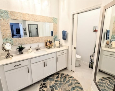 5639 N Honore Avenue - Photo Thumbnail 20