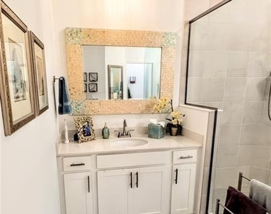 5639 N Honore Avenue - Photo Thumbnail 21