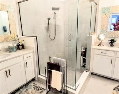 5639 N Honore Avenue - Photo Thumbnail 22