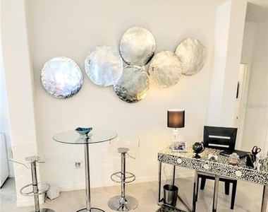 5639 N Honore Avenue - Photo Thumbnail 12