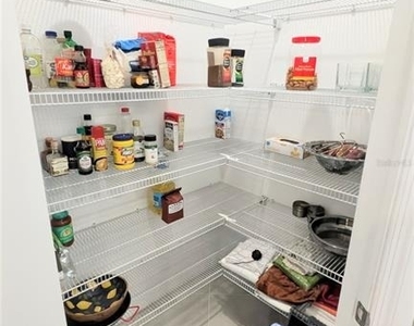 5639 N Honore Avenue - Photo Thumbnail 10