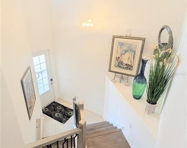 5639 N Honore Avenue - Photo Thumbnail 3