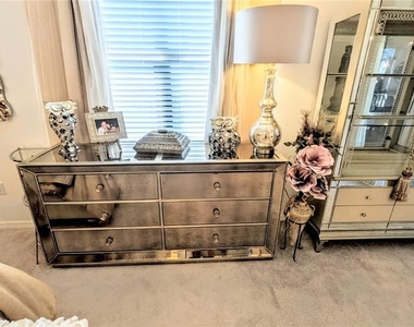 5639 N Honore Avenue - Photo Thumbnail 17
