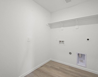 3036 Nori Shores Drive - Photo Thumbnail 2