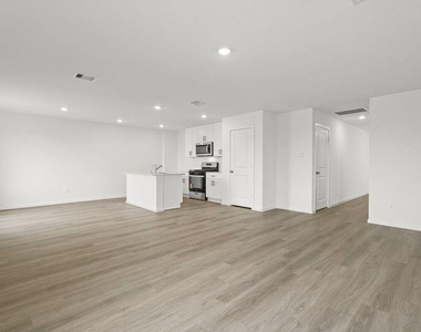 3036 Nori Shores Drive - Photo Thumbnail 4