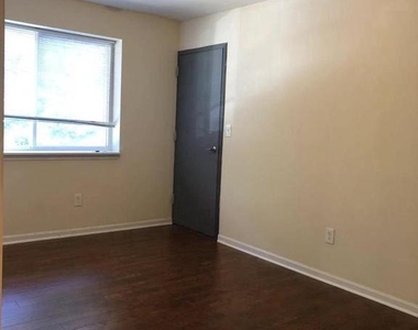 8314 Roanoke Avenue - Photo Thumbnail 5