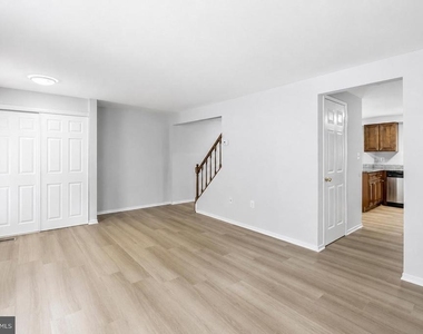 14435 Pebble Hill Lane S - Photo Thumbnail 6