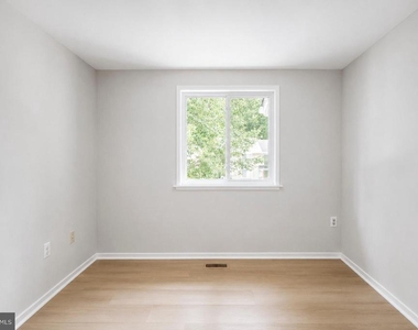 14435 Pebble Hill Lane S - Photo Thumbnail 33