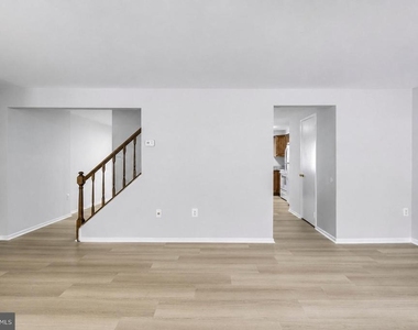 14435 Pebble Hill Lane S - Photo Thumbnail 7