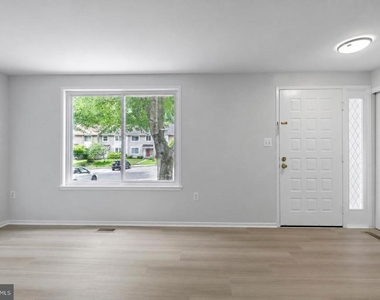 14435 Pebble Hill Lane S - Photo Thumbnail 4