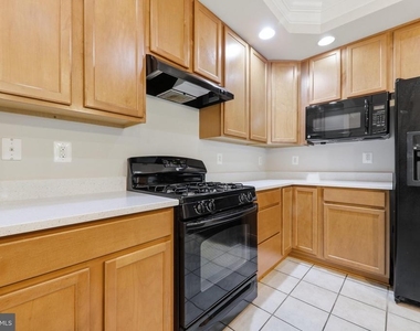 317 Community Center Avenue - Photo Thumbnail 7