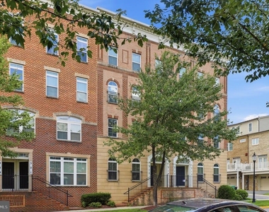 317 Community Center Avenue - Photo Thumbnail 29