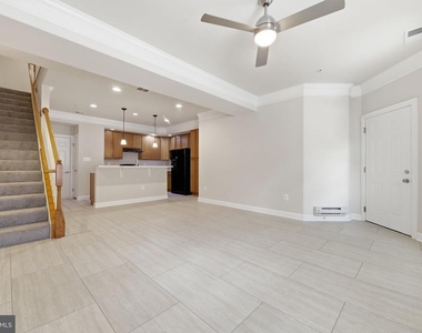 317 Community Center Avenue - Photo Thumbnail 5