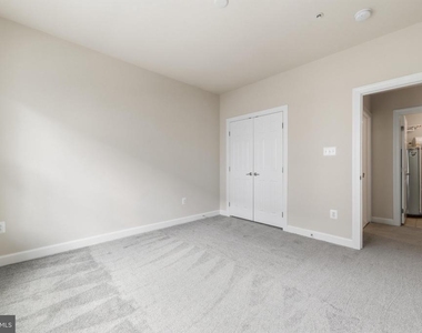 317 Community Center Avenue - Photo Thumbnail 21