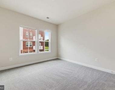 317 Community Center Avenue - Photo Thumbnail 18