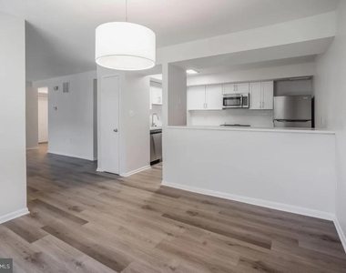 1699 Yale Place - Photo Thumbnail 9
