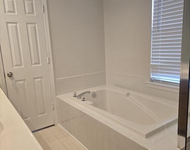 20323 Swallow Point Road - Photo Thumbnail 9