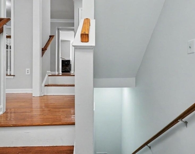 1106 Arcola Avenue - Photo Thumbnail 3