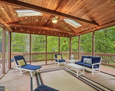 18613 Meadowland Terrace - Photo Thumbnail 5