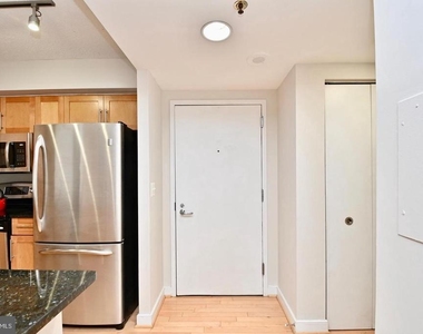 7500 Woodmont Avenue - Photo Thumbnail 6