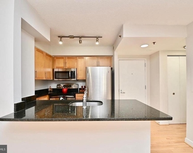 7500 Woodmont Avenue - Photo Thumbnail 8