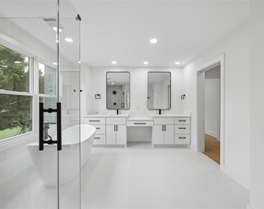 111 E 18th Street - Photo Thumbnail 17