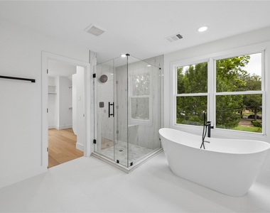 111 E 18th Street - Photo Thumbnail 19