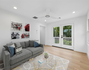 111 E 18th Street - Photo Thumbnail 28