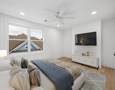 111 E 18th Street - Photo Thumbnail 24
