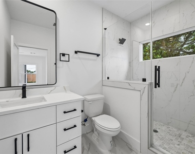 111 E 18th Street - Photo Thumbnail 40