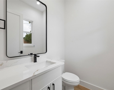 111 E 18th Street - Photo Thumbnail 25