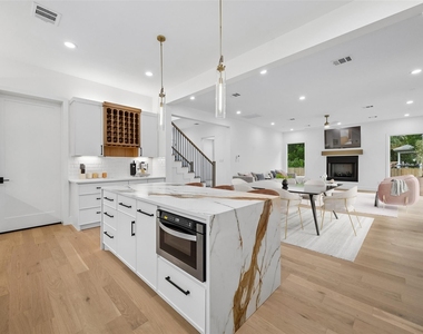 111 E 18th Street - Photo Thumbnail 12