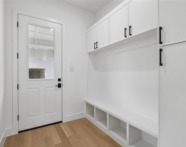 111 E 18th Street - Photo Thumbnail 13