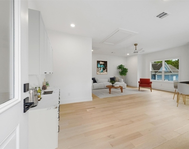 111 E 18th Street - Photo Thumbnail 37