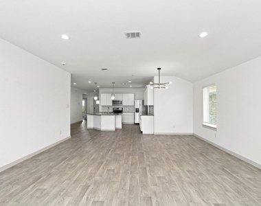 1826 Plantation Place - Photo Thumbnail 2