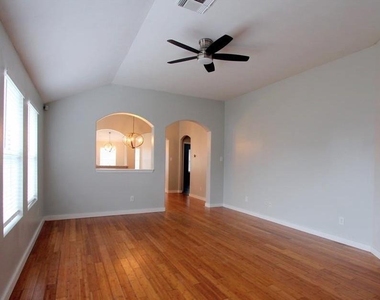 4611 Parkstone Bend Court - Photo Thumbnail 8