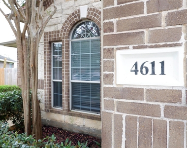 4611 Parkstone Bend Court - Photo Thumbnail 2