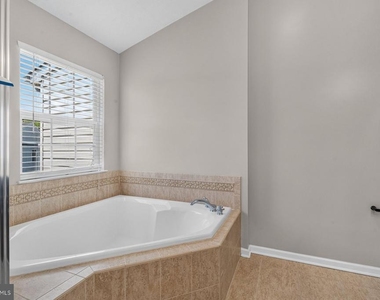 711 Wineberry Way - Photo Thumbnail 22