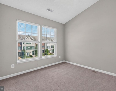 711 Wineberry Way - Photo Thumbnail 27