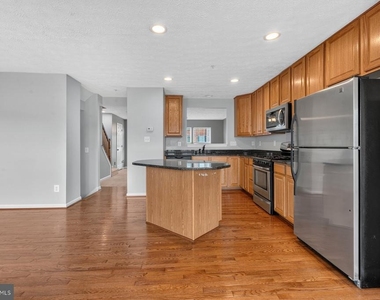 711 Wineberry Way - Photo Thumbnail 11