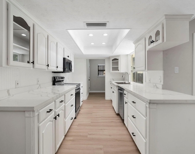 3902 Marywood Drive - Photo Thumbnail 15