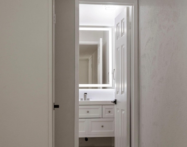 3902 Marywood Drive - Photo Thumbnail 7
